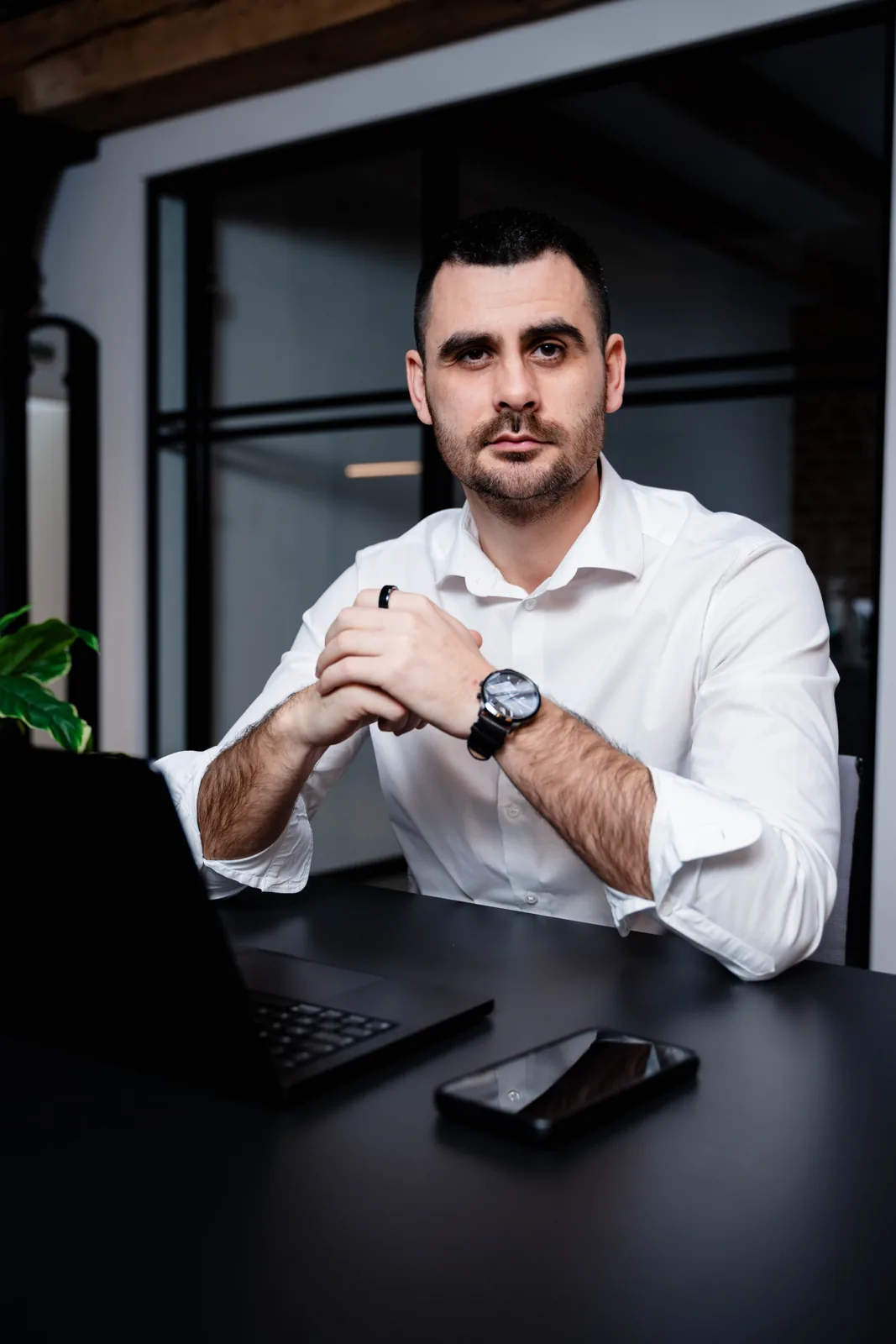 Sergiu Bugnar, fondator BSR Exclusive, la biroul din Cluj-Napoca