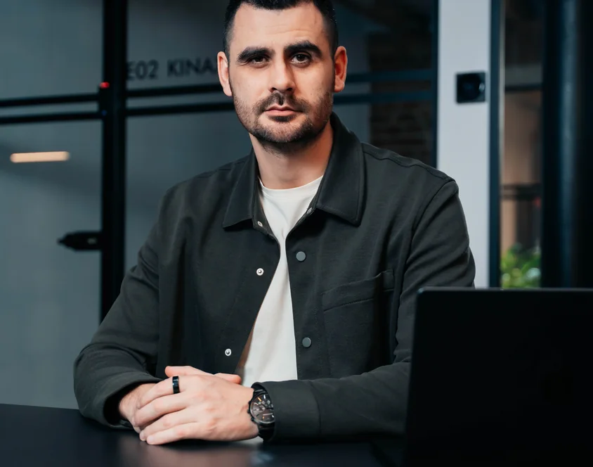 Sergiu Bugnar analizând performanța campaniilor